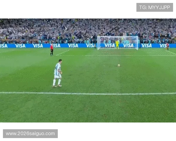 世界杯点球大战集锦：从紧张到激动的点球瞬间全场回放与分析